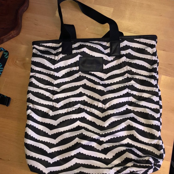 Marc Jacobs Handbags - Marc Jacobs Tote